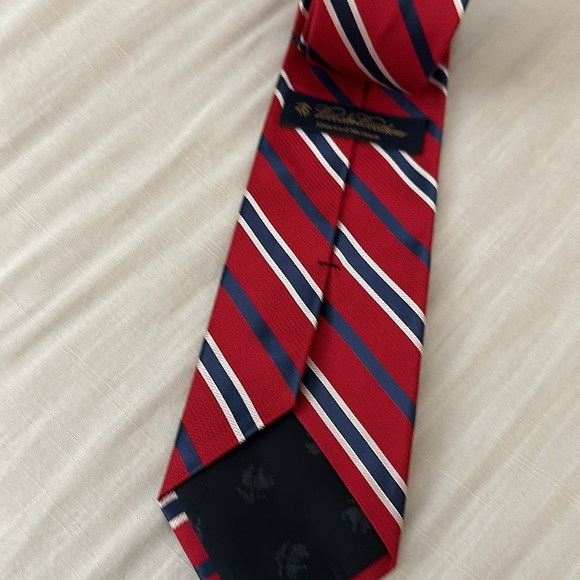 Brooks Brothers Silk Neck Tie Diagonal Stripes Red Navy - Picture 3 of 3